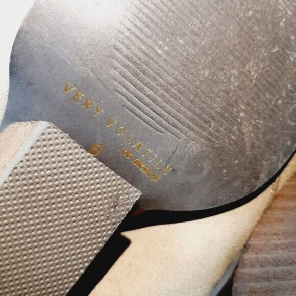 VERY VOLATILE Los Angeles Suede Bootie Block Heel Beige Sz 6 - Picture 16 of 16